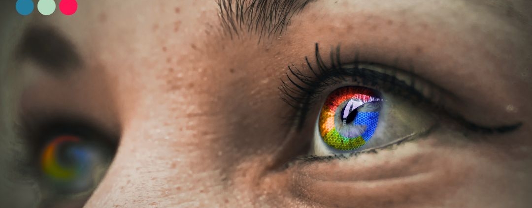 Los ojos de una persona con el reflejo del logotipo de google en sus ojos